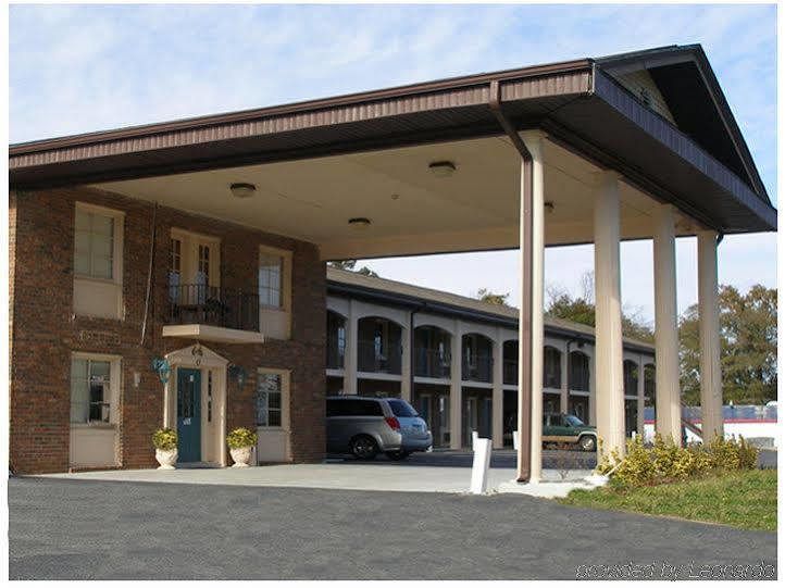 Scottish Inn And Suites Perry Exterior photo